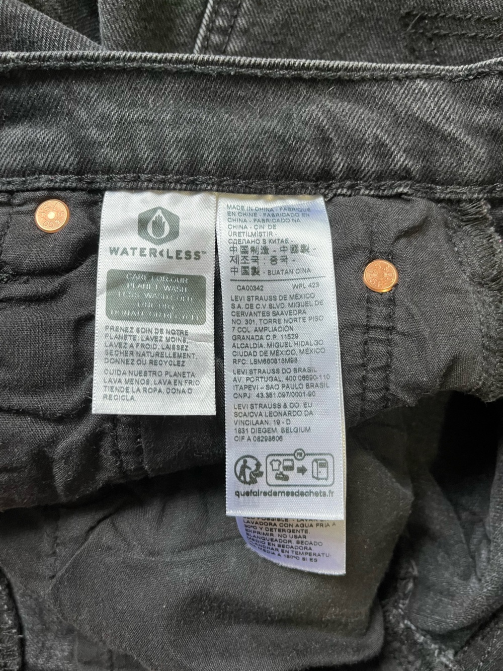 Levi’s Premium Ribcage black denim Jean shorts - Picture 8 of 12